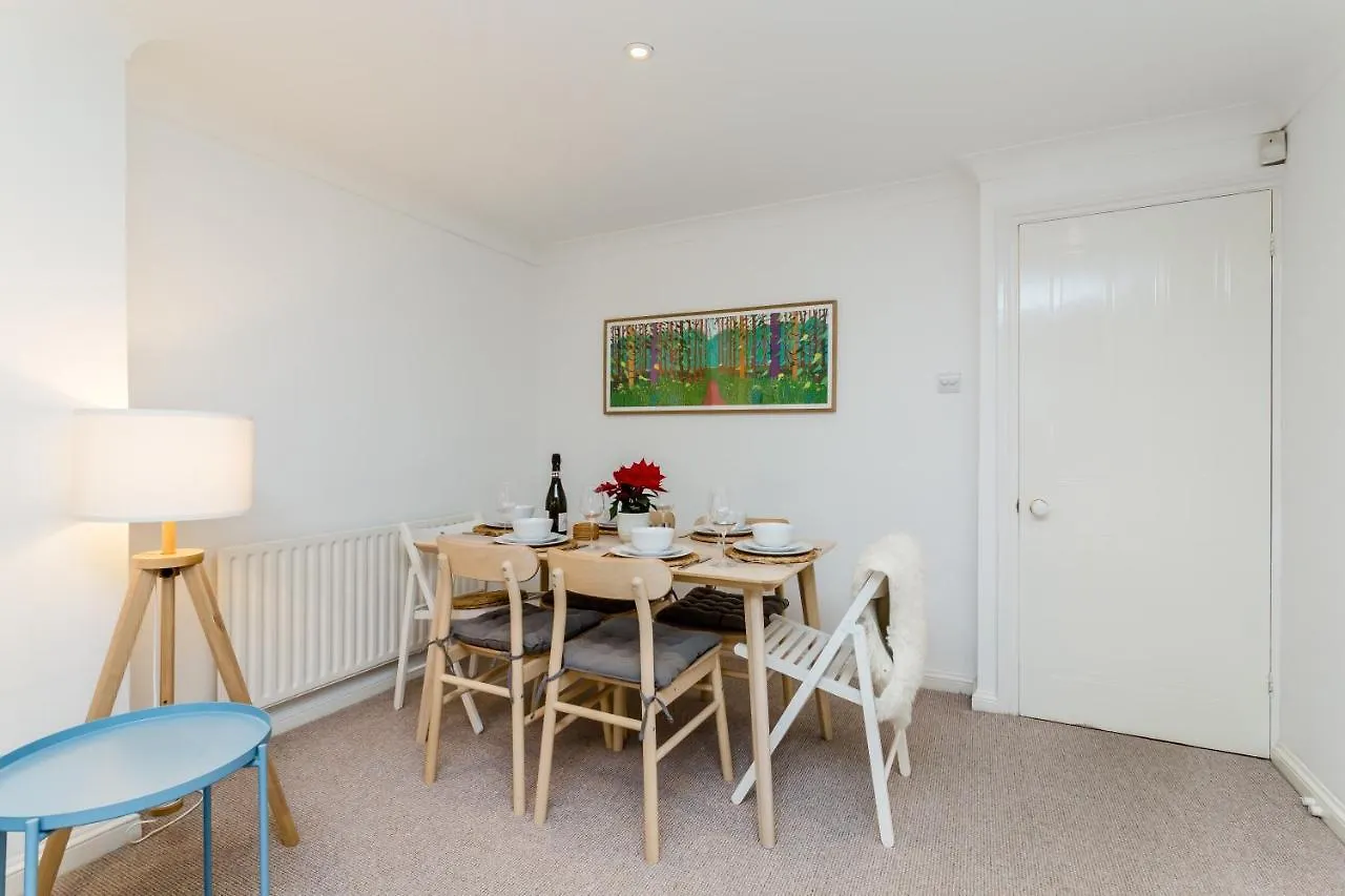 Modern Mews House With Free Parking Space, And Patio By Huluki Sussex Stays Brighton 0*,  United Kingdom