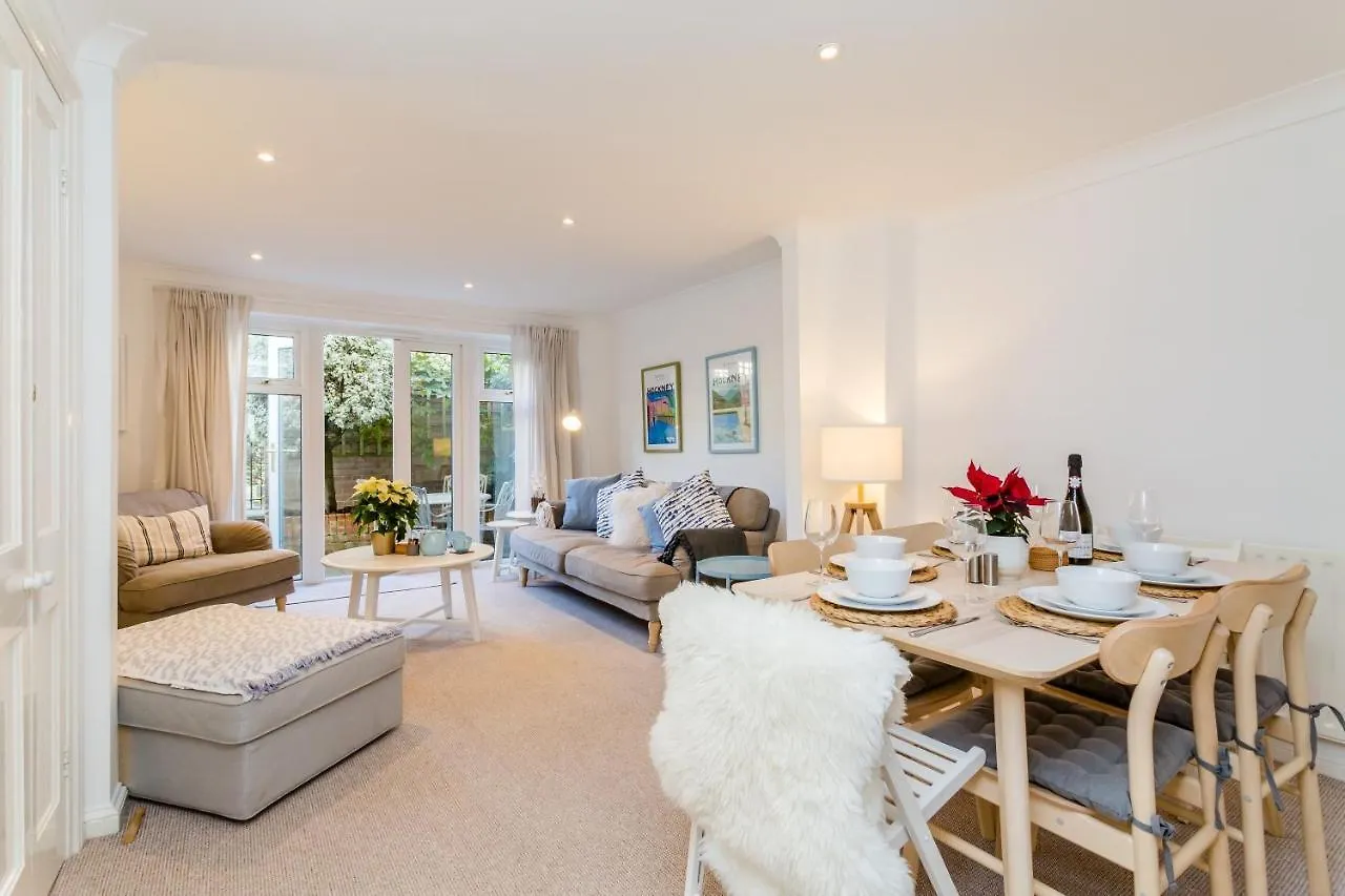 Modern Mews House With Free Parking Space, And Patio By Huluki Sussex Stays Brighton